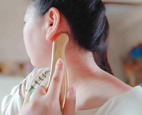 中医刮痧法缓解失眠